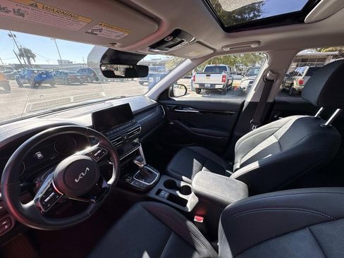 Used 2023 Kia Seltos SX w/ SX Sunroof Package image 10