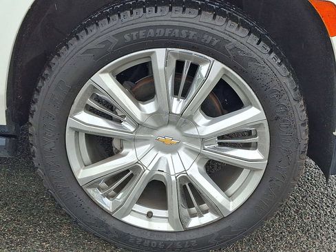 Used 2023 Chevrolet Suburban High Country w/ LPO, Illumination Package AWD/4WD image 9