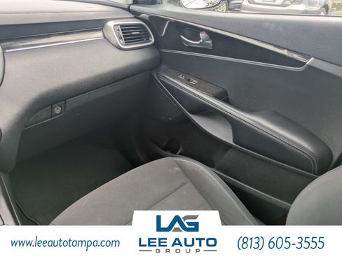 Used 2018 Kia Sorento AWD image 16
