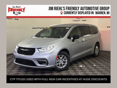 New 2026 Chrysler Pacifica Select