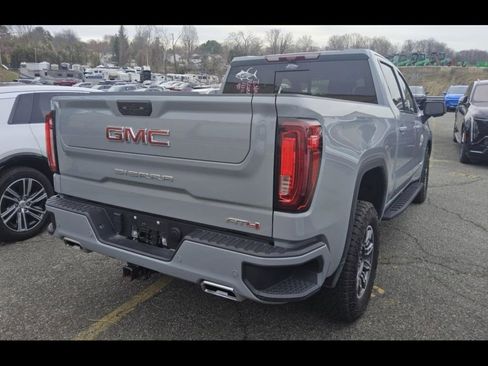 Used 2024 GMC Sierra 1500 AT4 w/ Technology Package image 9