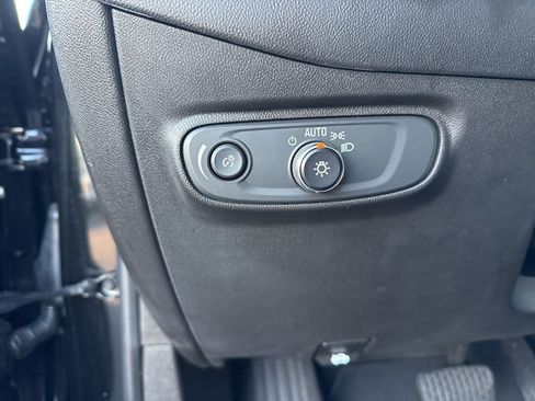 Used 2022 Chevrolet Equinox LT w/ Driver Convenience Package image 22