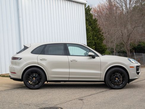 Certified 2024 Porsche Cayenne S image 8