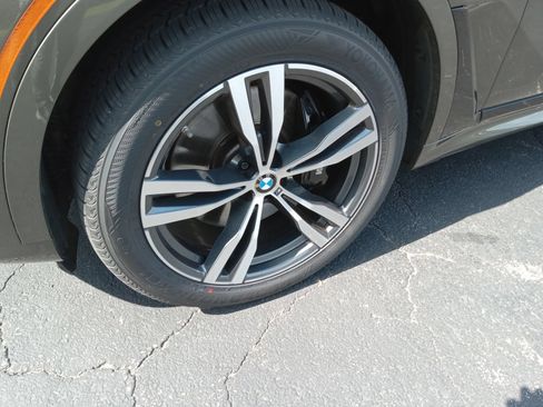 Used 2024 BMW X7 M60i w/ Climate Comfort Package AWD/4WD image 6