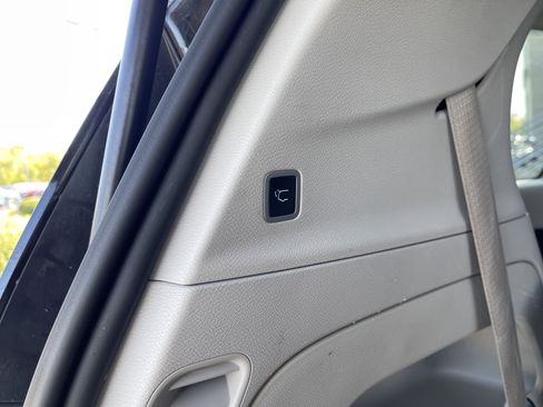 Used 2024 Chrysler Pacifica Touring-L image 43