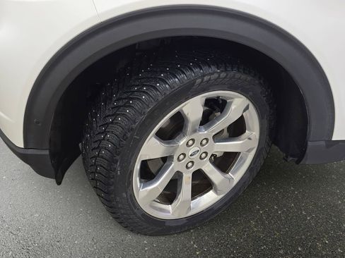 Used 2020 Ford Explorer Platinum w/ Premium Technology Package image 35