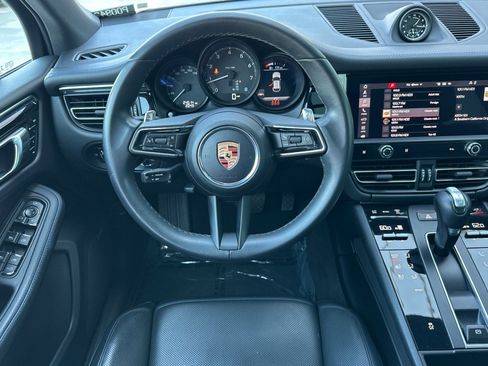 Certified 2022 Porsche Macan image 14