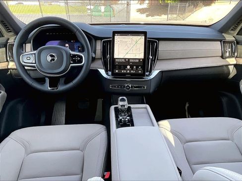 New 2026 Volvo XC90 T8 Plus w/ Protection Package Premier image 7