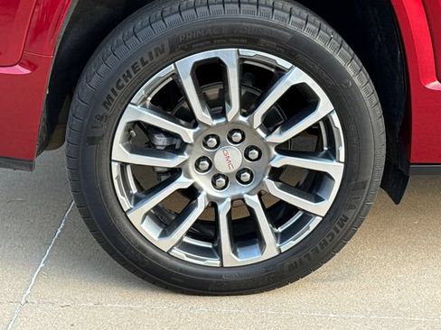 Used 2023 GMC Acadia Denali w/ Denali Ultimate Package FWD image 9