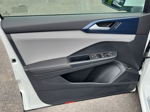 Used 2024 Volkswagen Taos SE image 17