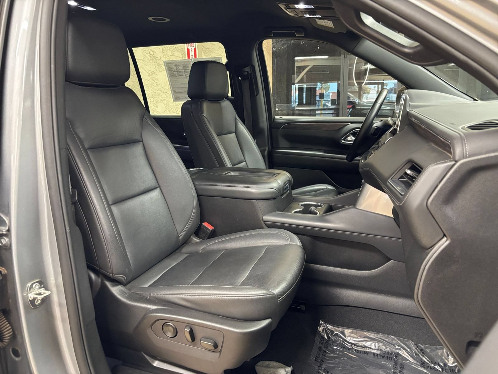 Used 2024 Chevrolet Suburban LT RWD image 38