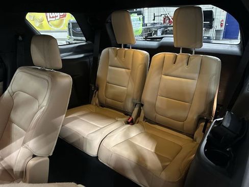 Used 2017 Ford Explorer Limited w/ Equipment Group 301A AWD/4WD image 30