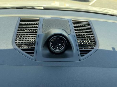 Certified 2023 Porsche Macan AWD/4WD image 27