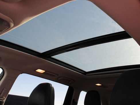 Used 2023 Subaru Ascent Limited w/ Technology Package image 21