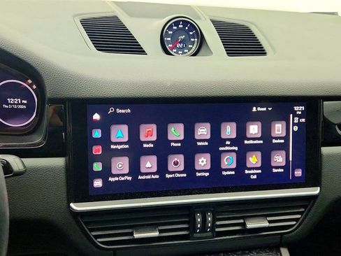 Used 2023 Porsche Cayenne Platinum Edition image 15