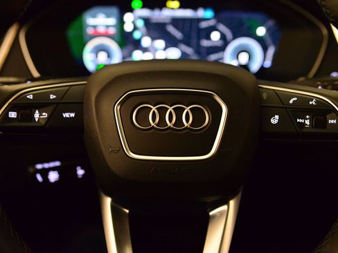 Certified 2025 Audi Q5 e Premium Plus w/ Premium Plus Package image 33