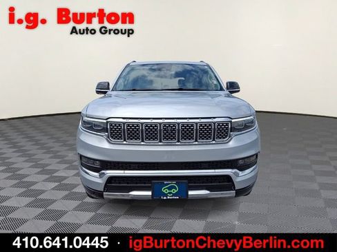 Used 2023 Jeep Grand Wagoneer 4WD image 2