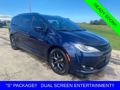 Used 2020 Chrysler Pacifica Touring-L Plus w/ S Appearance Package FWD image 1