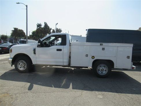 Used 2019 Ford F250 XL w/ XL Value Package image 4