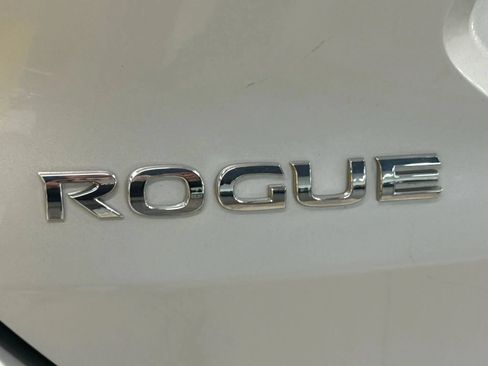 Used 2016 Nissan Rogue SV w/ SV Premium Package AWD/4WD image 13