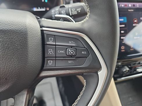 Used 2022 Jeep Grand Cherokee Limited 4xe w/ Luxury Tech Group II image 22