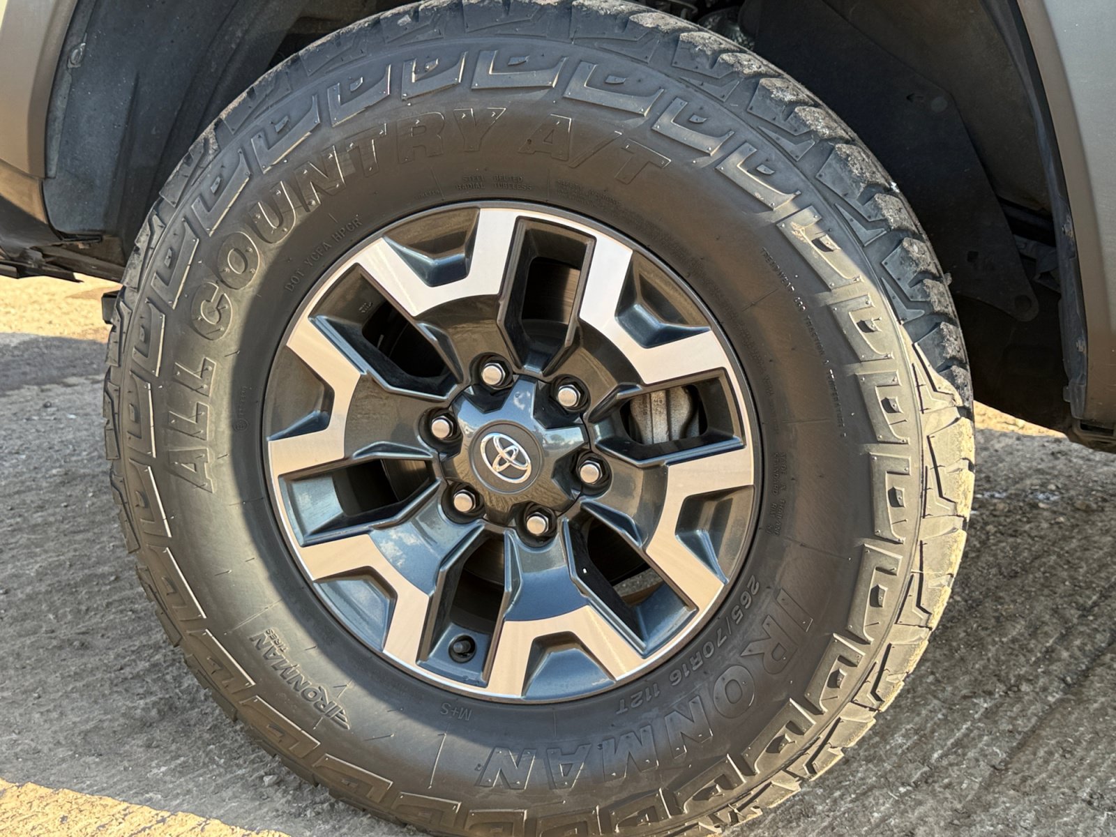 Used 2022 Toyota Tacoma TRD Off-Road w/ Technology Package AWD/4WD image 11