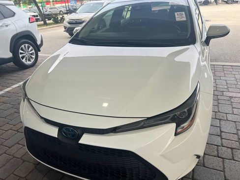 Used 2022 Toyota Corolla LE FWD image 2