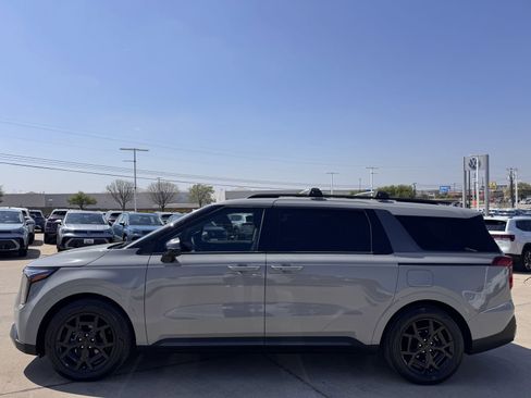 Used 2025 Kia Carnival SX w/ SX Dark Edition Package image 7