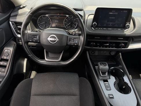 Used 2025 Nissan Rogue SV FWD image 11