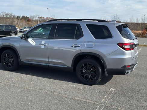 New 2025 Honda Pilot Touring image 10