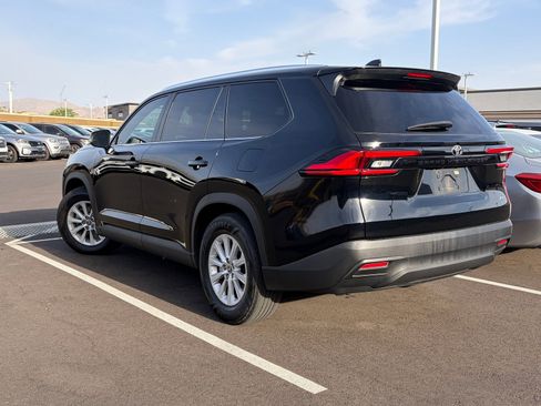 Used 2024 Toyota Grand Highlander FWD image 4