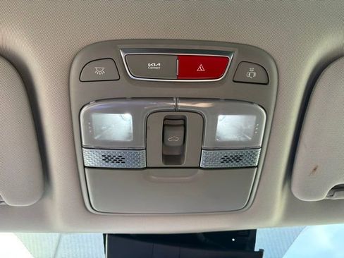 Used 2025 Kia Telluride S FWD image 25