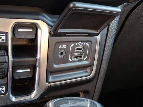 Certified 2022 Jeep Wrangler Unlimited Sahara w/ Cold Weather Group image 12