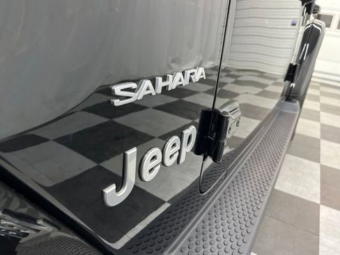 Used 2020 Jeep Wrangler Unlimited Sahara AWD/4WD image 15