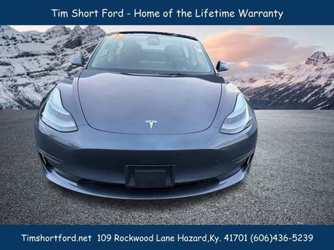 Used 2023 Tesla Model 3 Standard Range image 2