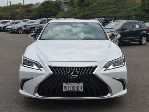 Used 2025 Lexus ES 350 w/ Premium Package FWD image 2