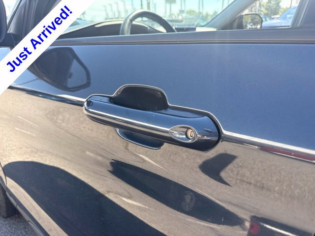 Used 2022 Ford Explorer XLT w/ Equipment Group 202A RWD image 12