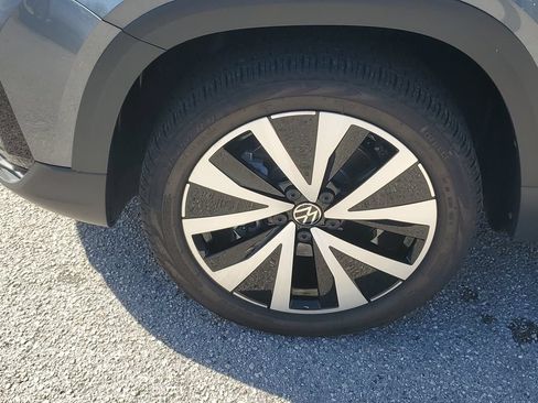 Certified 2023 Volkswagen Taos SE w/ Panoramic Sunroof Package FWD image 14