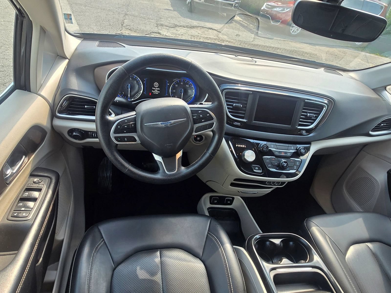 Used 2021 Chrysler Voyager Lxi FWD image 5