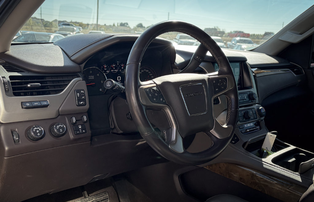Used 2017 GMC Yukon Denali AWD/4WD image 2