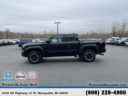 Used 2024 Toyota Tacoma TRD Off-Road AWD/4WD image 4