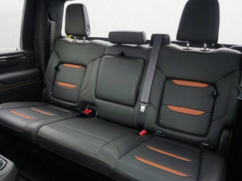Used 2025 GMC Sierra 2500 AT4 AWD/4WD image 9