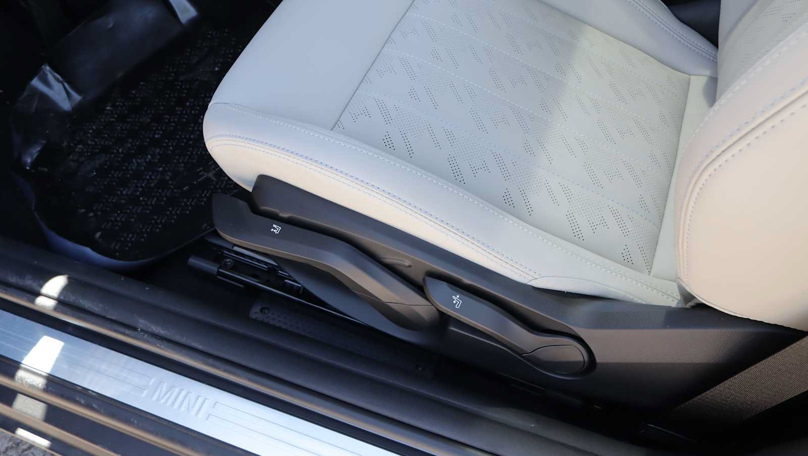 New 2026 MINI Cooper 2-Door Hardtop FWD image 7
