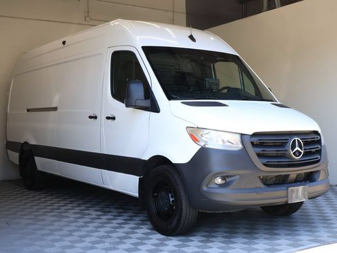 Used 2023 Mercedes-Benz Sprinter 2500 image 6