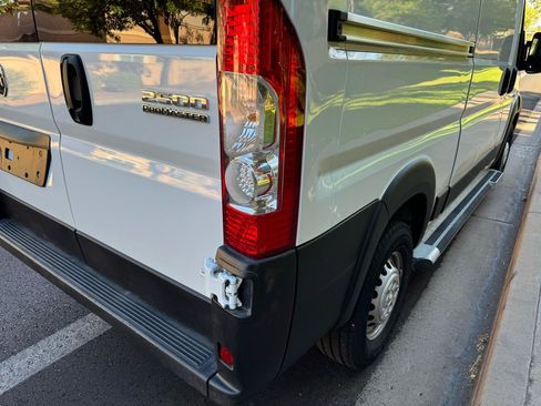 Used 2025 RAM ProMaster 2500 w/ U-Haul Equipment Group FWD image 44