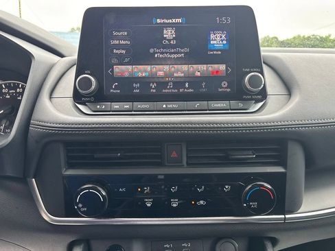 Used 2024 Nissan Rogue S FWD image 12