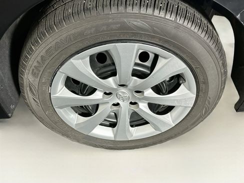 Used 2025 Toyota Corolla LE FWD image 11