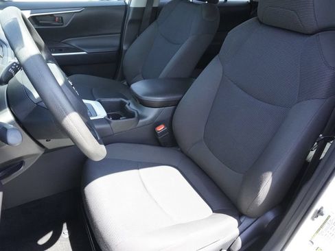 Used 2025 Toyota RAV4 LE AWD/4WD image 20