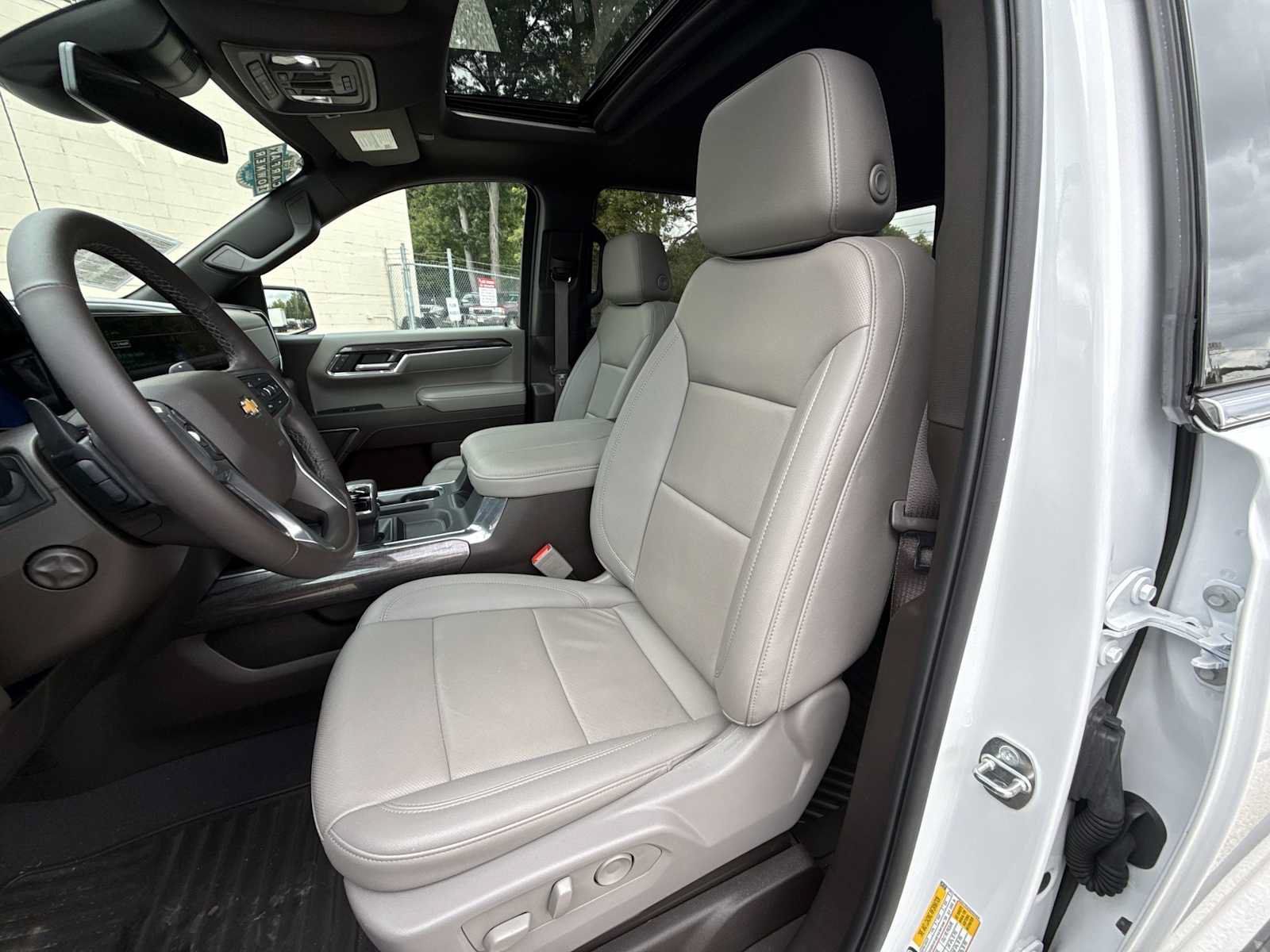 Certified 2024 Chevrolet Silverado 1500 LTZ w/ LTZ Premium Texas Edition AWD/4WD image 19