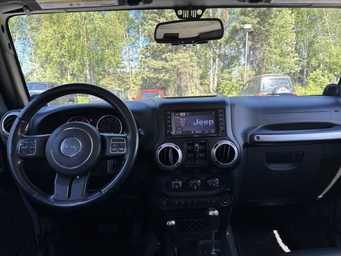 Used 2014 Jeep Wrangler Unlimited Sahara w/ Max Tow Package AWD/4WD image 21